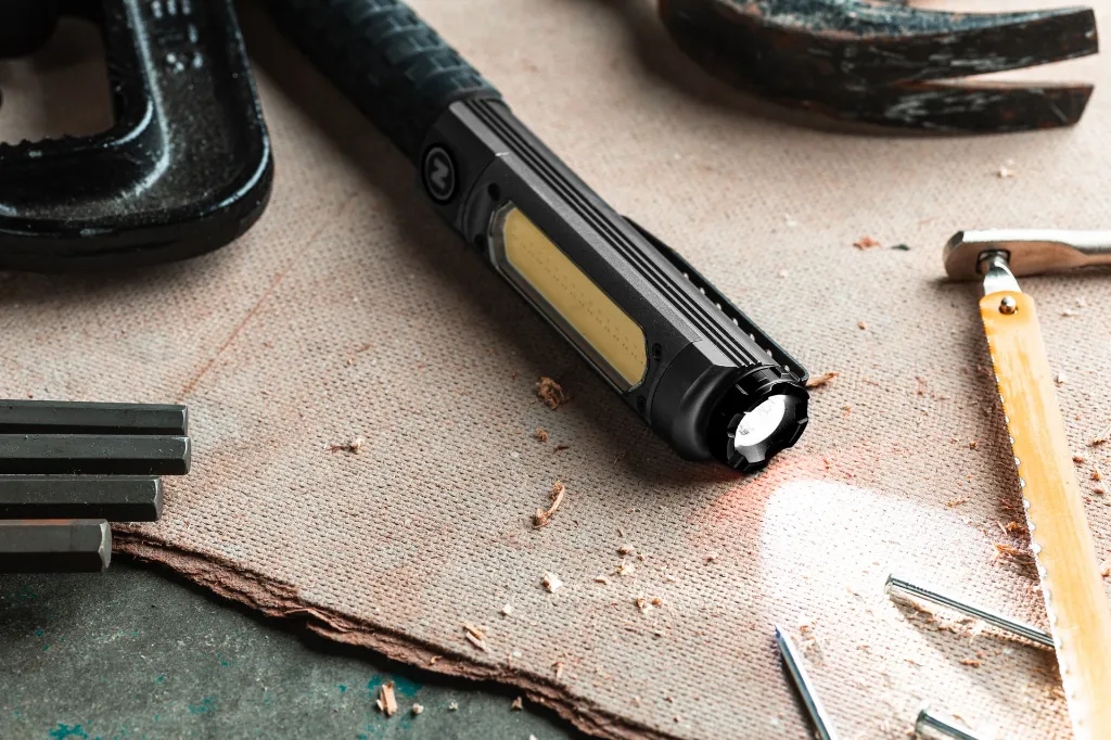 NEB-FLT-1033-B Big-Larry-600_Lifestyle-Flashlight.webp